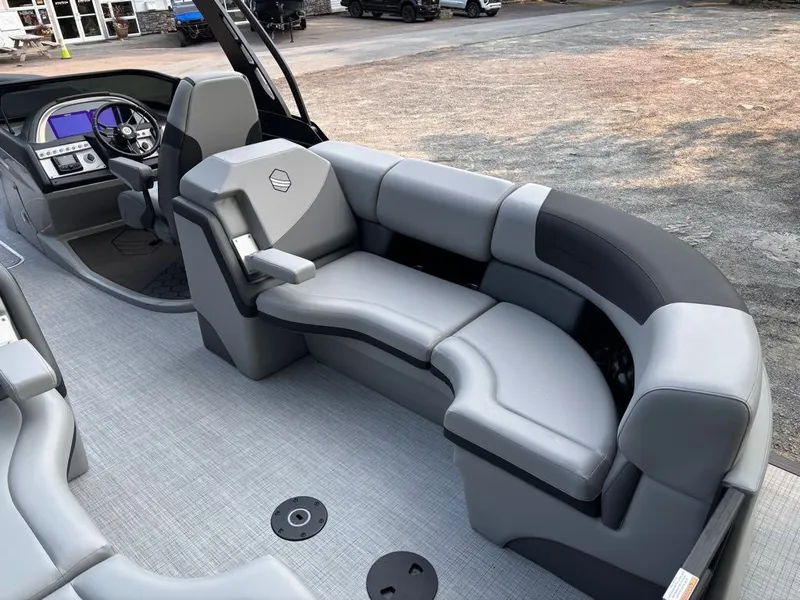 Slide: The Image of South Bay 500 Series 525RSDC 2026 - 15