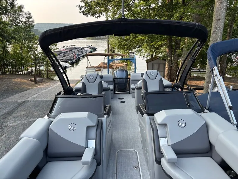 Slide: The Image of South Bay 500 Series 525RSDC 2026 - 3