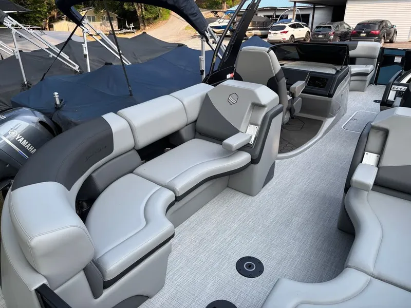 Slide: The Image of South Bay 500 Series 525RSDC 2026 - 5