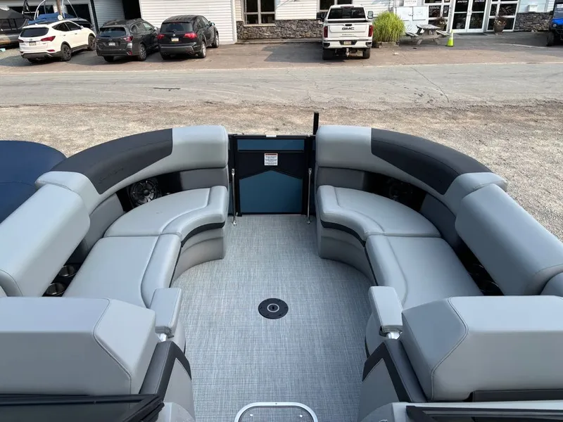 Slide: The Image of South Bay 500 Series 525RSDC 2026 - 8