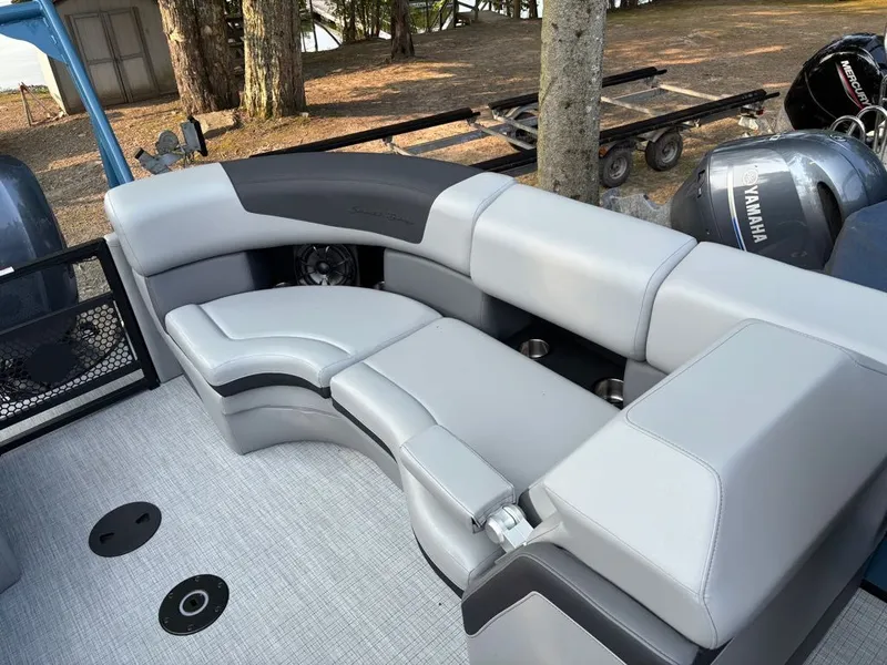 Slide: The Image of South Bay 500 Series 525RSDC 2026 - 9