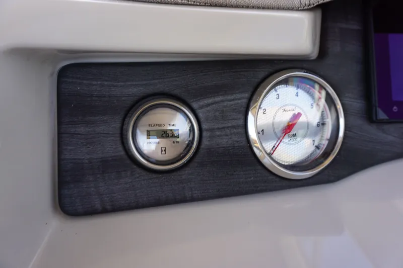 Slide: The Image of Crest CARIBBEAN LX 250 L 2023 - 12