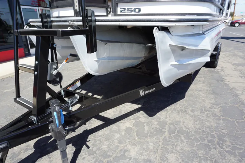 Slide: The Image of Crest CARIBBEAN LX 250 L 2023 - 14