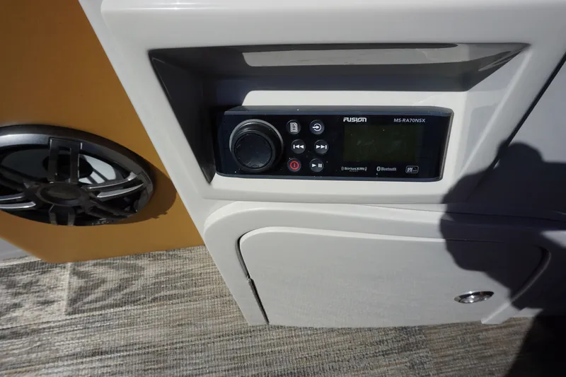 Slide: The Image of Crest CARIBBEAN LX 250 L 2023 - 21