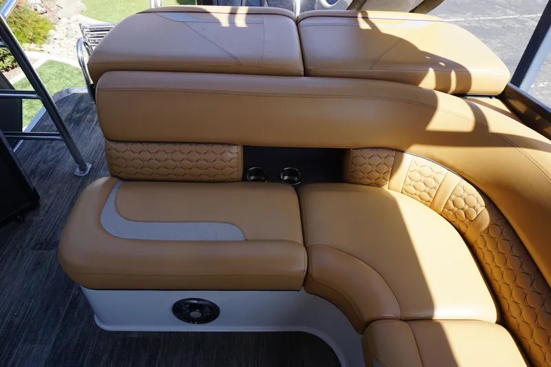 Slide: The Image of Crest CARIBBEAN LX 250 L 2023 - 24