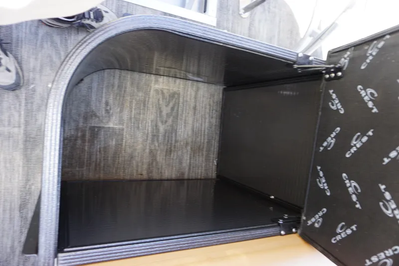 Slide: The Image of Crest CARIBBEAN LX 250 L 2023 - 25