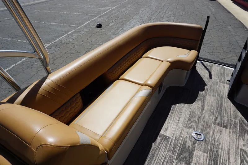 Slide: The Image of Crest CARIBBEAN LX 250 L 2023 - 28