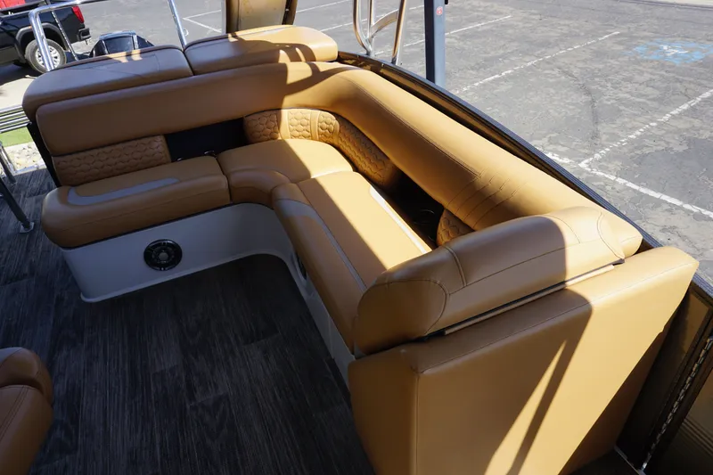 Slide: The Image of Crest CARIBBEAN LX 250 L 2023 - 29