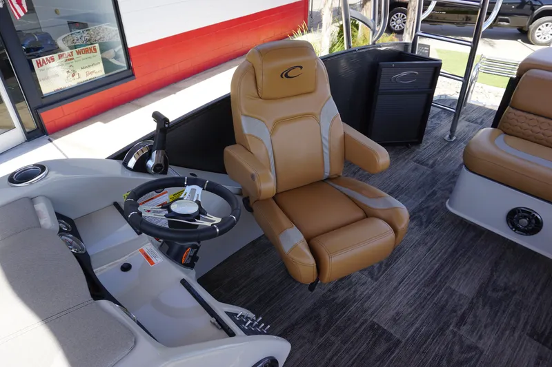 Slide: The Image of Crest CARIBBEAN LX 250 L 2023 - 30