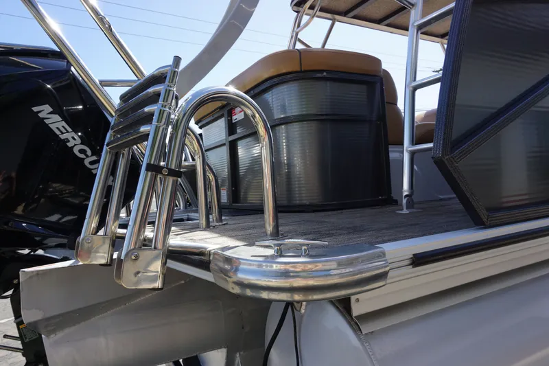 Slide: The Image of Crest CARIBBEAN LX 250 L 2023 - 5