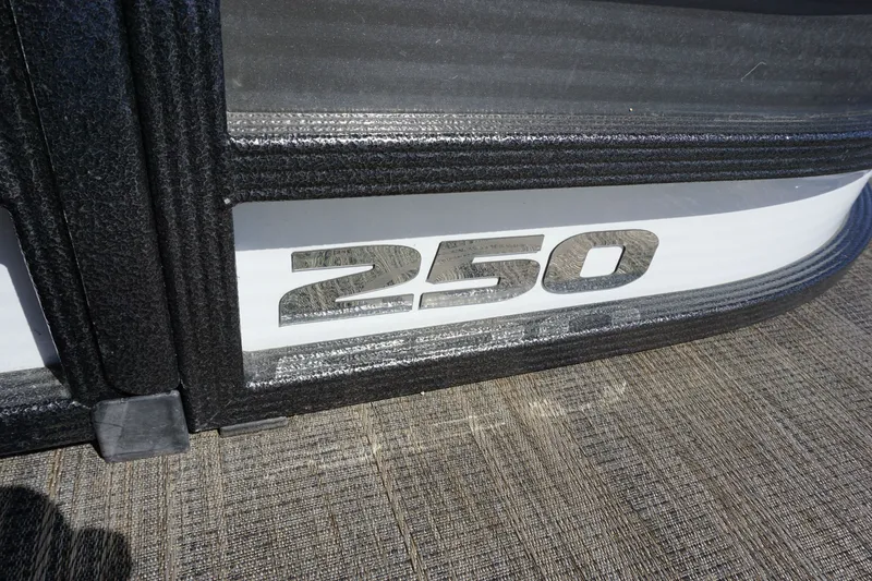 Slide: The Image of Crest CARIBBEAN LX 250 L 2023 - 6