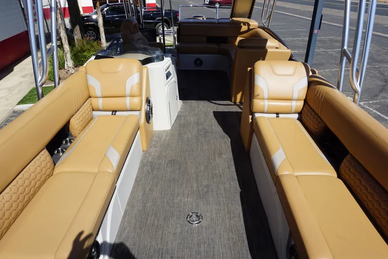 Slide: The Image of Crest CARIBBEAN LX 250 L 2023 - 7