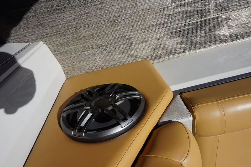 Slide: The Image of Crest CARIBBEAN LX 250 L 2023 - 8