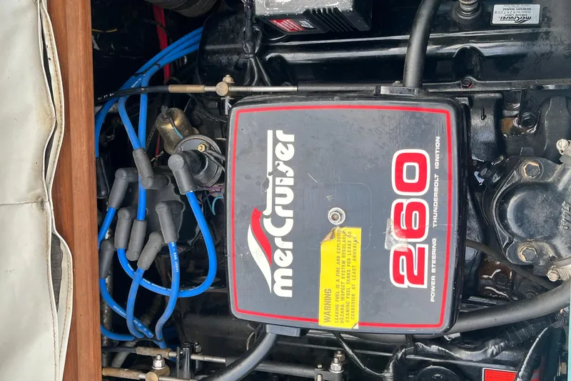 Slide: The Image of Engine of 1983 Century 3000 Bowrider with MerCruiser 260, featuring power steering and Thunderbolt ignition. - 23