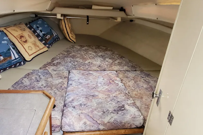Slide: The Image of 1996 Bayliner 2252 Ciera Express cabin interior with patterned cushions and nautical-themed pillows. - 31