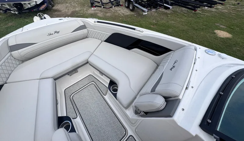 Slide: The Image of Sea Ray SLX 260 2024 - 20