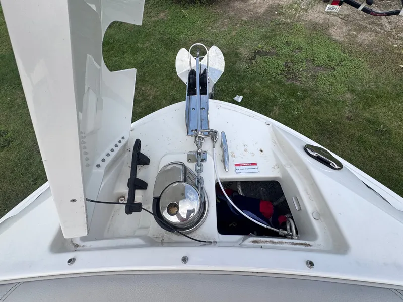 Slide: The Image of Sea Ray SLX 260 2024 - 22