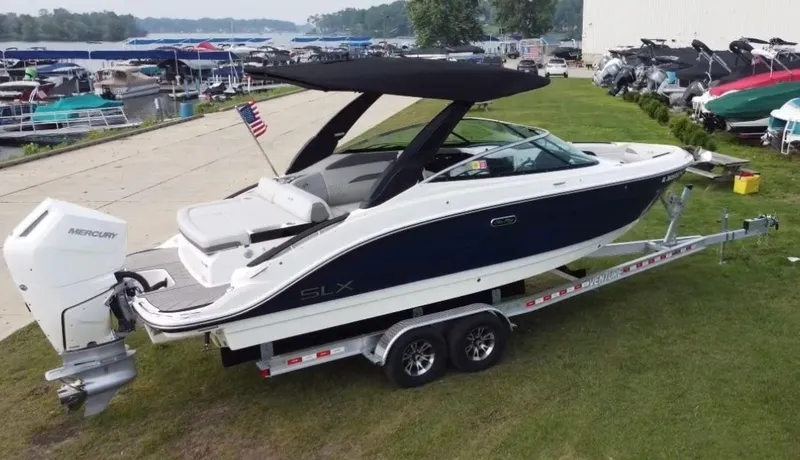 Slide: The Image of Sea Ray SLX 260 2024 - 4
