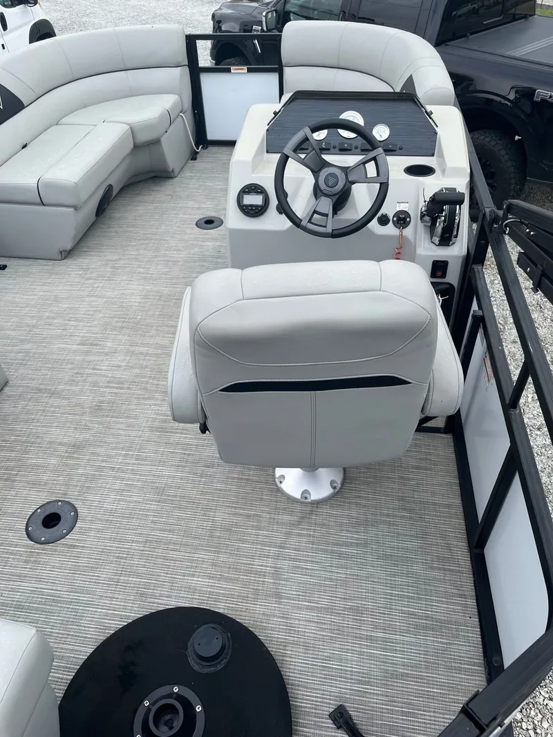 Slide: The Image of Viaggio DM 16 C 2023 - 5