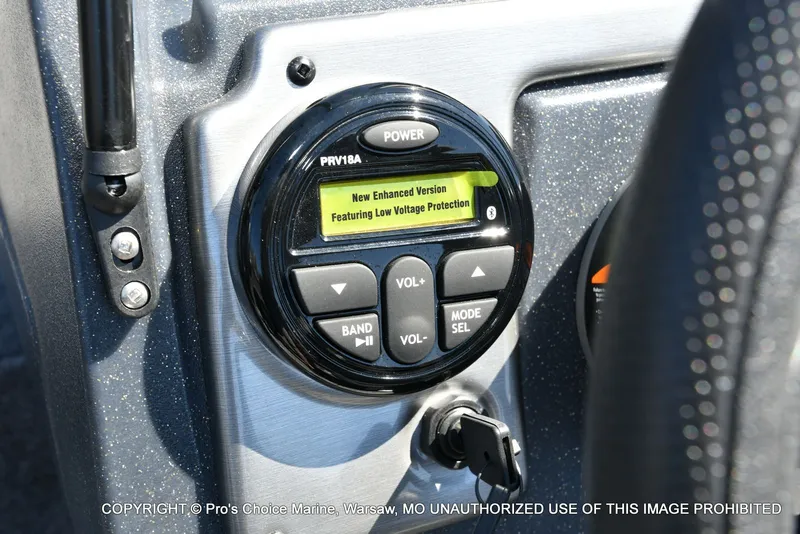 Slide: The Image of Tracker Pro Guide V-175 Combo 2026 - 10