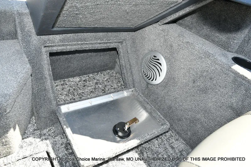 Slide: The Image of Tracker Pro Guide V-175 Combo 2026 - 48