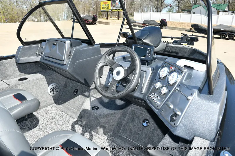 Slide: The Image of Tracker Pro Guide V-175 Combo 2026 - 6