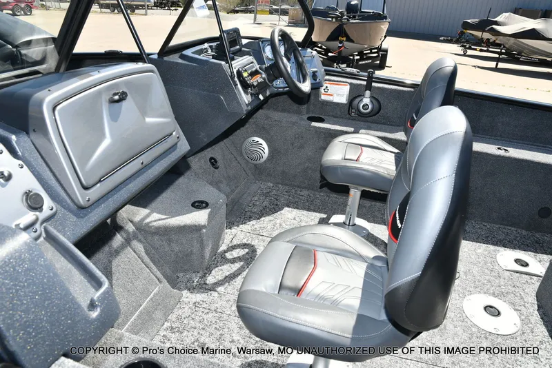 Slide: The Image of Tracker Pro Guide V-175 Combo 2026 - 9