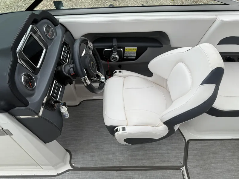 Slide: The Image of Chaparral 246 SSi Surf 2019 - 22