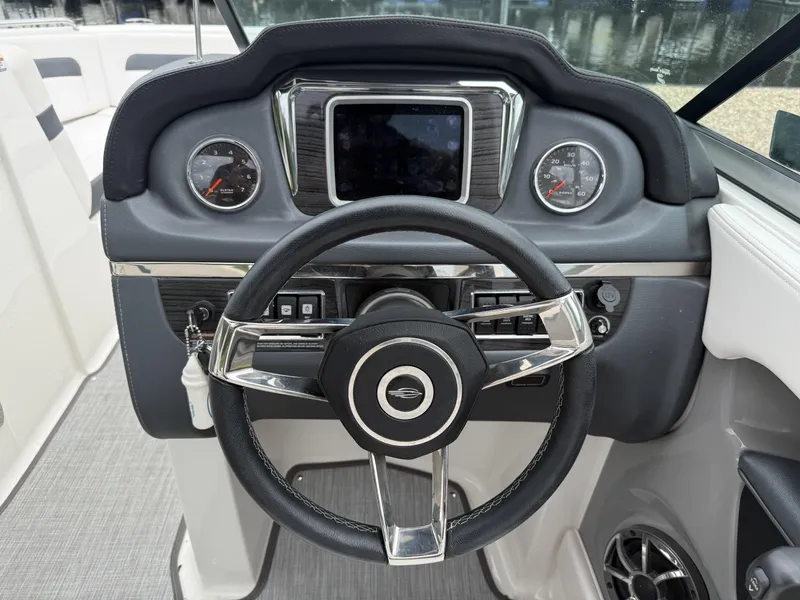 Slide: The Image of Chaparral 246 SSi Surf 2019 - 23