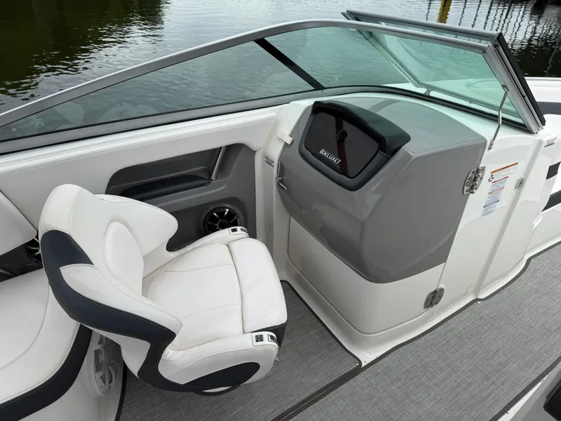 Slide: The Image of Chaparral 246 SSi Surf 2019 - 48