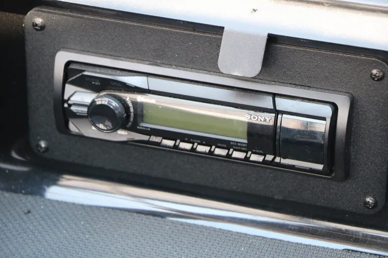 Slide: The Image of Glastron 205 GTS 2015 - 29