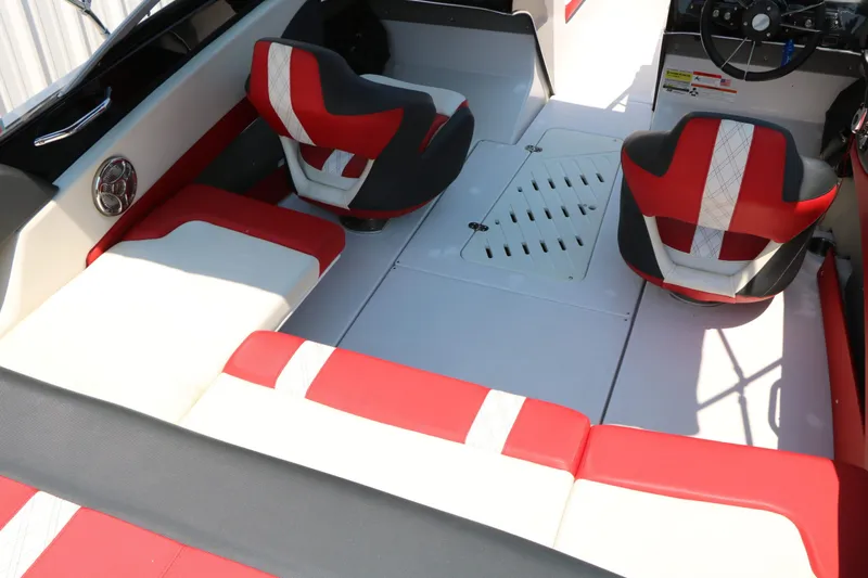 Slide: The Image of Glastron 205 GTS 2015 - 32