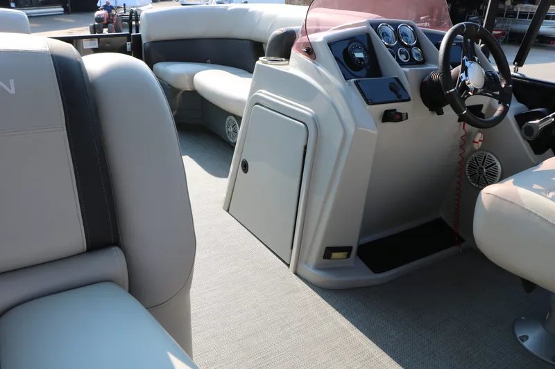Slide: The Image of Sylvan Mirage 820 Party Fish Premium 2023 - 29