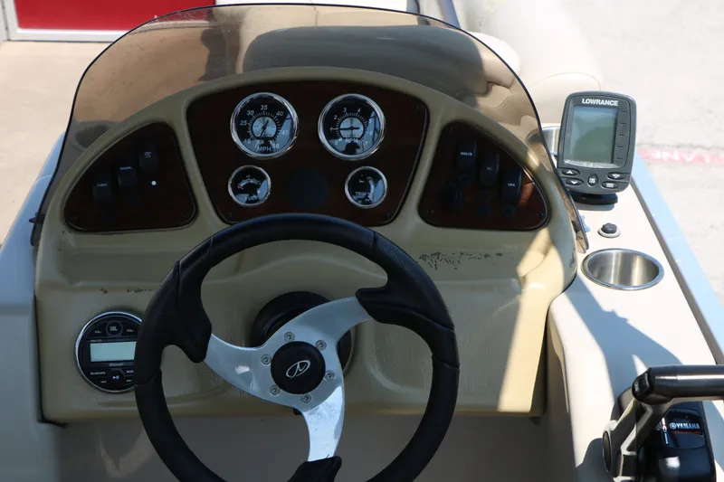 Slide: The Image of Veranda V2275 Tri toon 2014 - 25