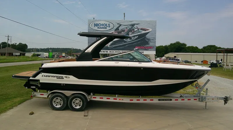 The Image of Chaparral 30 Surf 2026 - 1