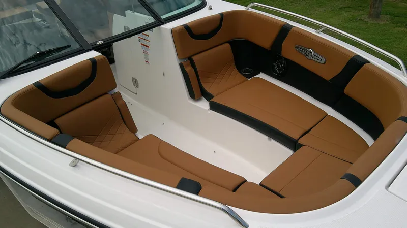 Slide: The Image of Chaparral 30 Surf 2026 - 4