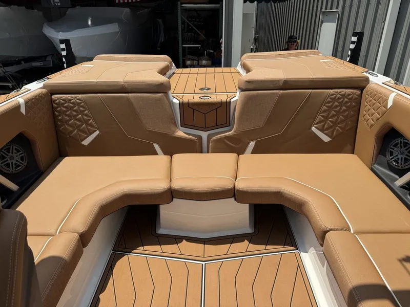 Slide: The Image of Nautique Super Air Nautique GS20 2025 - 10