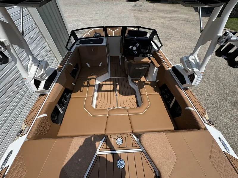 Slide: The Image of Nautique Super Air Nautique GS20 2025 - 5