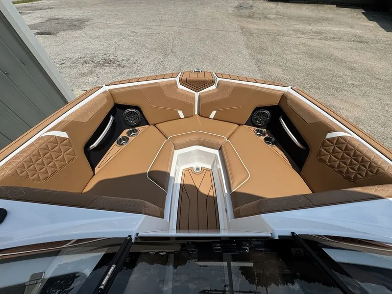 Slide: The Image of Nautique Super Air Nautique GS20 2025 - 7