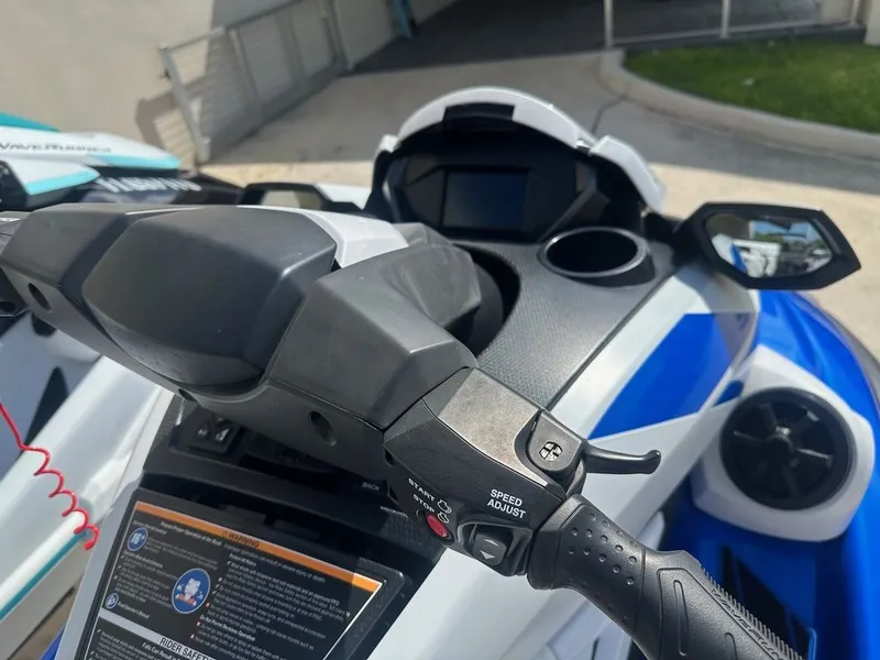 Slide: The Image of Yamaha FX® HO with Audio System 2023 - 6