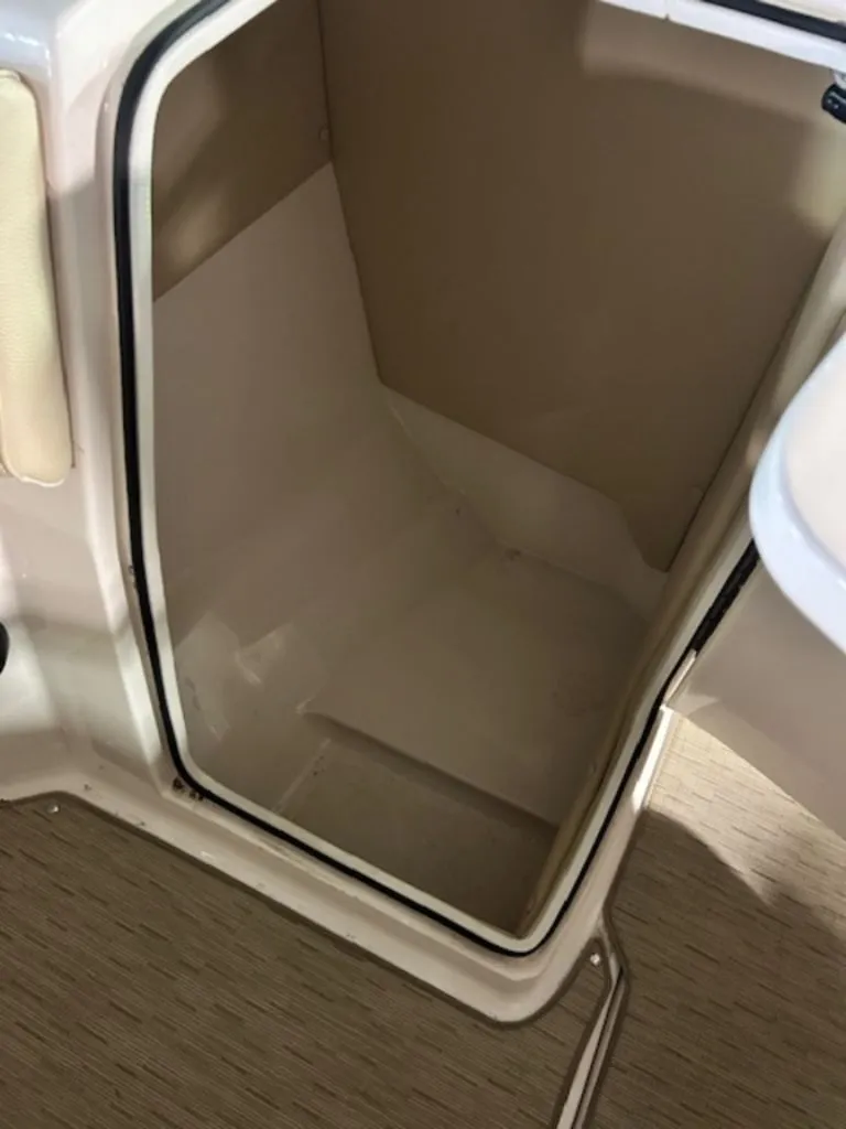 Slide: The Image of Regal 22 FasDeck 2018 - 8