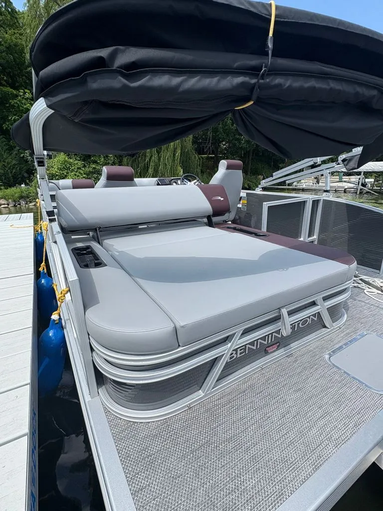 Slide: The Image of Bennington SSB20 2024 - 12