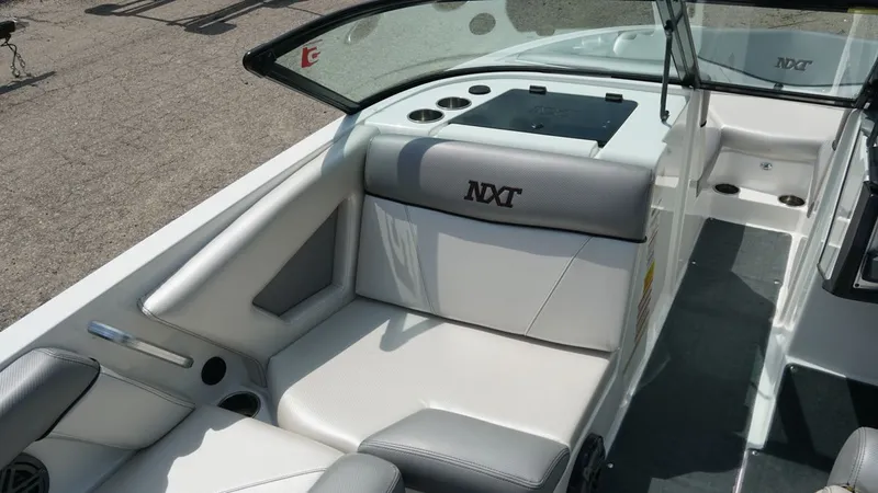 Slide: The Image of MasterCraft NXT20 2017 - 14