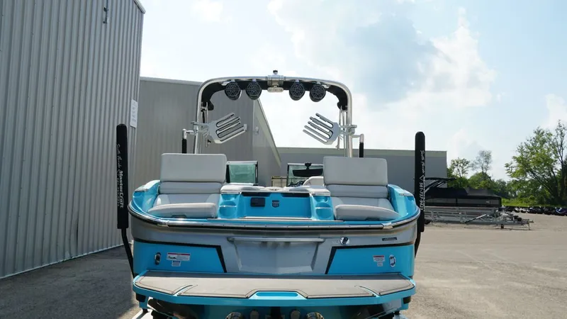 Slide: The Image of MasterCraft X23 2017 - 12