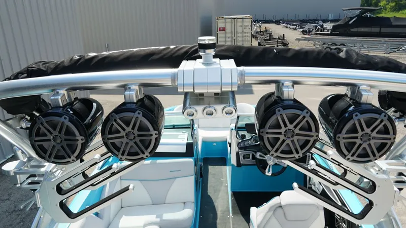 Slide: The Image of MasterCraft X23 2017 - 13