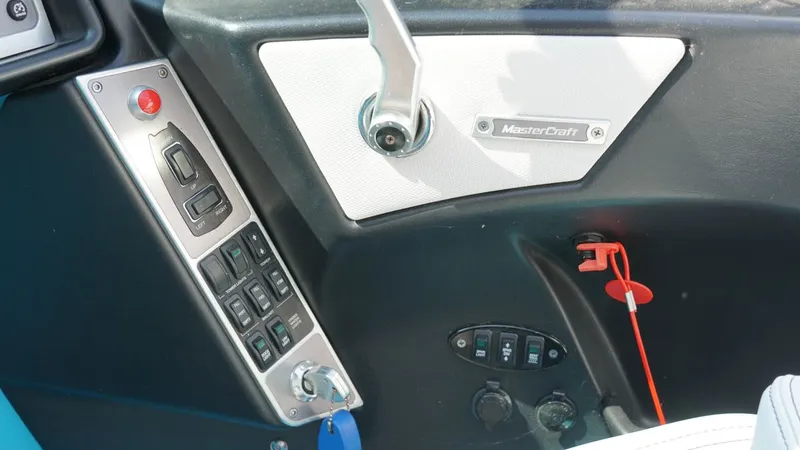 Slide: The Image of MasterCraft X23 2017 - 16