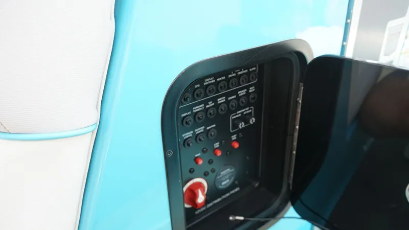 Slide: The Image of MasterCraft X23 2017 - 18