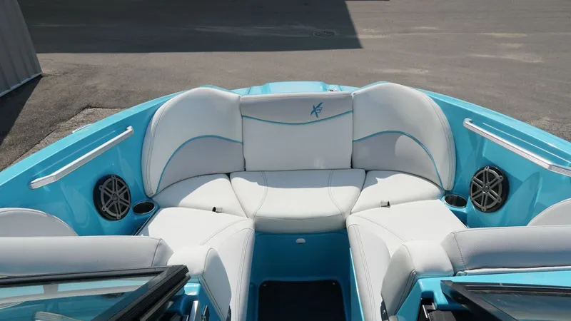 Slide: The Image of MasterCraft X23 2017 - 20