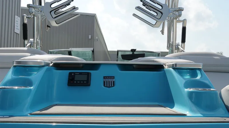 Slide: The Image of MasterCraft X23 2017 - 21