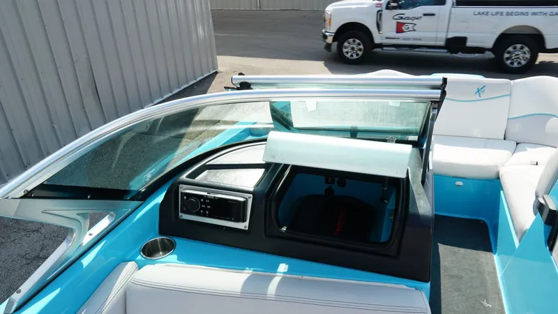 Slide: The Image of MasterCraft X23 2017 - 22